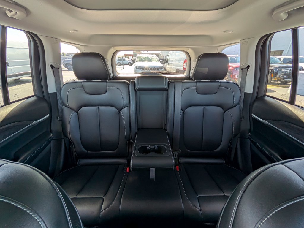 Used 2023 Jeep Grand Cherokee Limited w/ Black Appearance Package AWD/4WD image 20