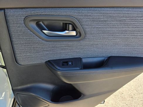 Certified 2023 Nissan Rogue SV FWD image 24