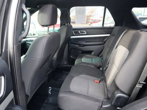 Used 2017 Ford Explorer XLT AWD/4WD image 16