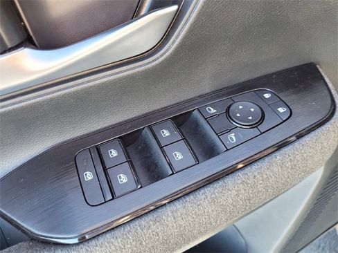 Certified 2025 Nissan Kicks SV w/ Illumination Package image 25