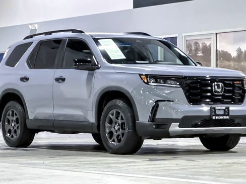 Used 2024 Honda Pilot TrailSport image 6