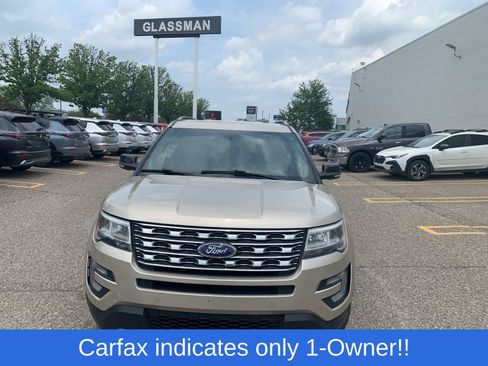 Used 2017 Ford Explorer XLT w/ Equipment Group 202A AWD/4WD image 2