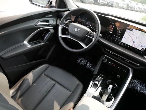 Used 2025 Audi Q5 Premium Plus w/ Premium Plus AWD/4WD image 9