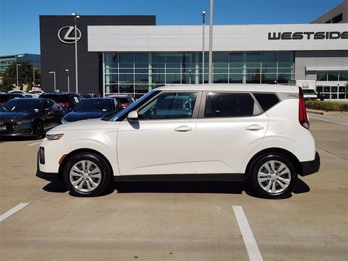 Used 2020 Kia Soul LX image 4