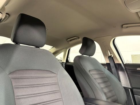 Used 2019 Ford Fusion SE FWD image 15
