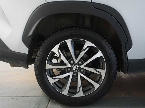 Used 2023 Toyota Corolla Cross XLE image 10