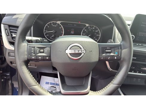 Used 2025 Nissan Rogue SV FWD image 24
