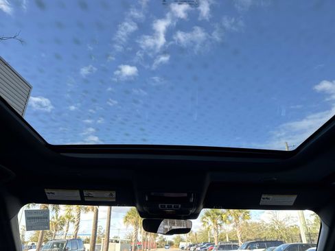 New 2026 Land Rover Discovery S image 18