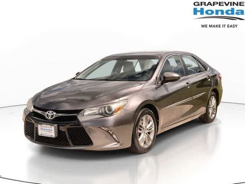 Used 2016 Toyota Camry SE FWD image 1
