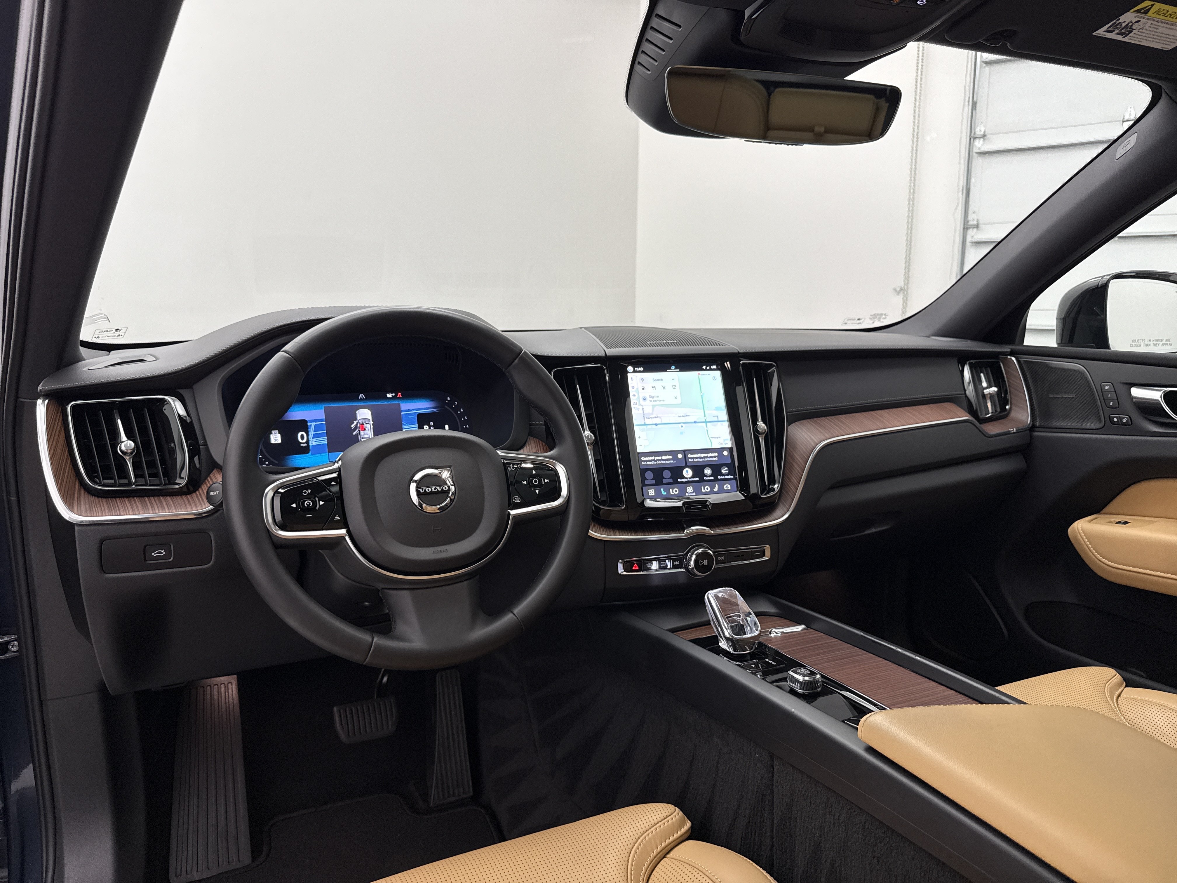 Certified 2024 Volvo XC60 B5 Ultimate w/ Protection Package Premier AWD/4WD image 23