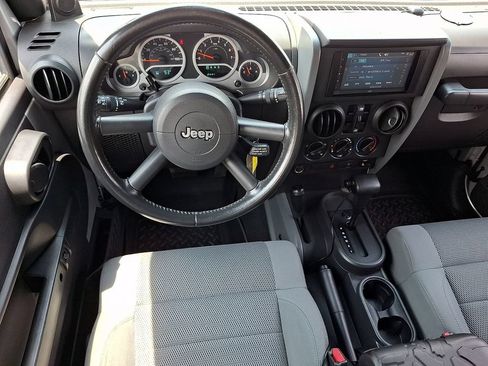 Used 2007 Jeep Wrangler Unlimited Sahara w/ Dual Top Group AWD/4WD image 11