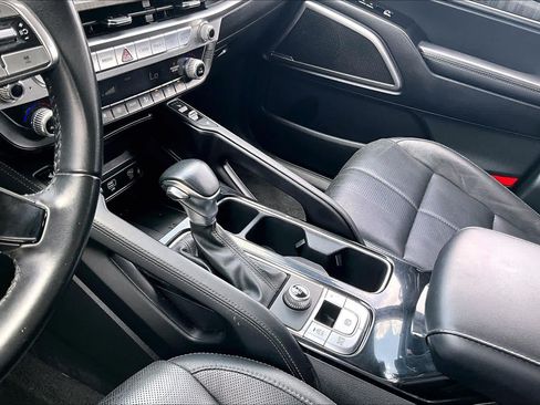 Used 2024 Kia Telluride EX w/ EX Captain's Chair Package FWD image 14