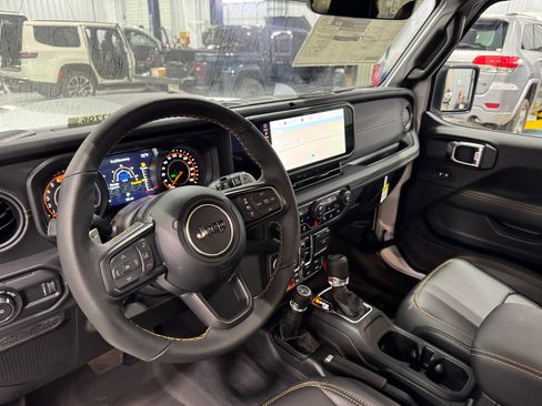 New 2025 Jeep Wrangler Unlimited Rubicon 392 image 5