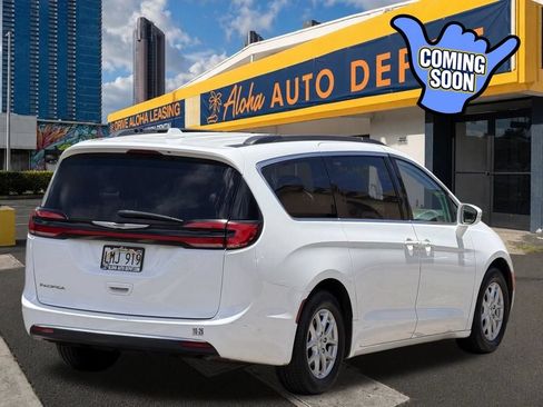Used 2022 Chrysler Pacifica Touring-L FWD image 5