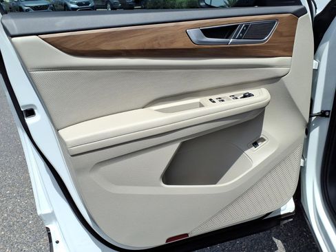 Certified 2024 Volkswagen Atlas SE w/ Panoramic Sunroof Package image 19