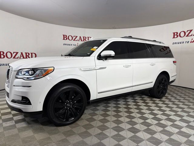 Used 2022 Lincoln Navigator L Reserve AWD/4WD image 7
