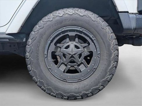 Used 2017 Jeep Wrangler Unlimited Rubicon AWD/4WD image 22