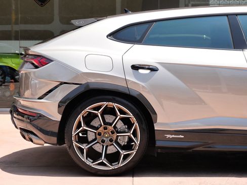 Used 2023 Lamborghini Urus Performante AWD/4WD image 13