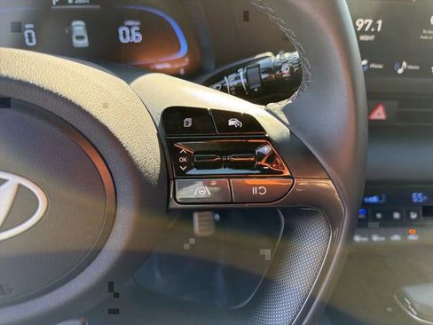 Certified 2025 Hyundai Elantra Sport image 21