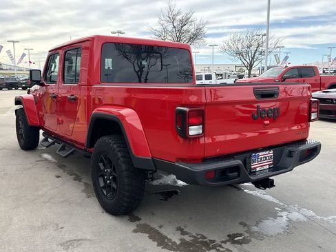 Used 2025 Jeep Gladiator Sport image 4