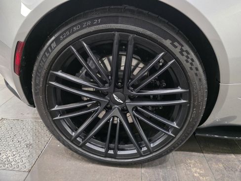 Used 2025 Aston Martin DB12 Volante image 4