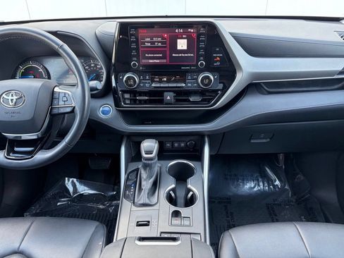 Used 2021 Toyota Highlander XLE w/ Protection Package #3 (TMS) AWD/4WD image 29
