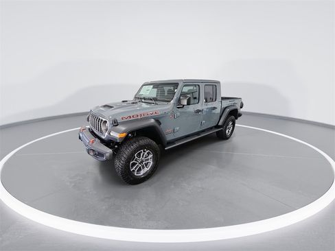 Used 2025 Jeep Gladiator Mojave w/ Convenience Group image 4
