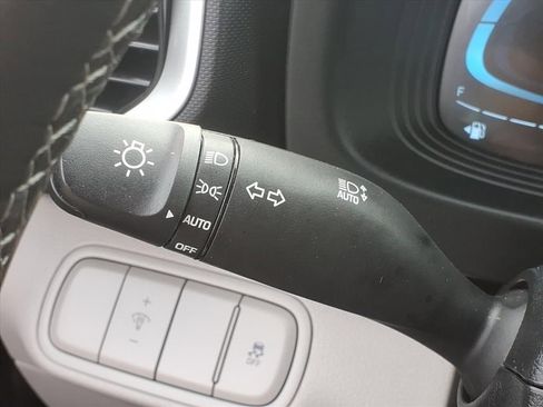 Used 2025 Hyundai Venue SEL FWD image 20