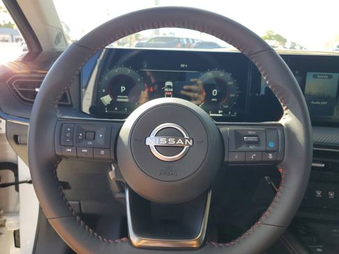 New 2025 Nissan Kicks SR FWD image 13
