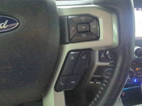 Used 2019 Ford F150 Lariat w/ Equipment Group 502A Luxury AWD/4WD image 17