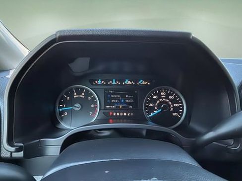 Used 2017 Ford F150 XLT w/ Equipment Group 302A Luxury AWD/4WD image 15