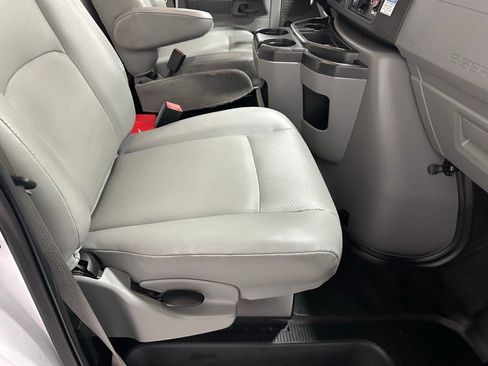 Used 2024 Ford E-350 and Econoline 350 Super Duty image 41