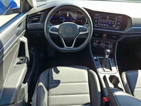 Used 2024 Volkswagen Jetta SE FWD image 11