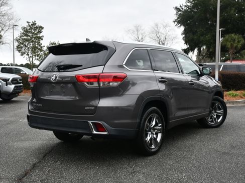 Used 2017 Toyota Highlander Limited Platinum image 4