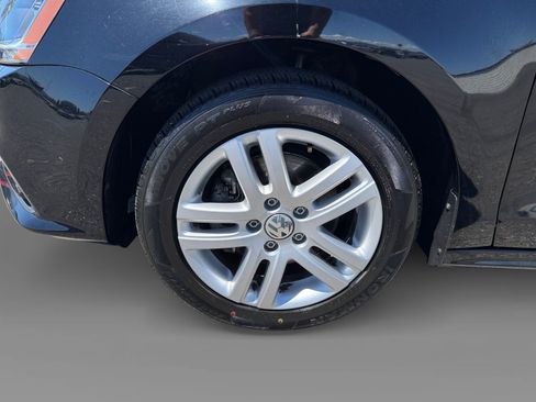 Used 2018 Volkswagen Jetta S w/ Cold Weather Package FWD image 9