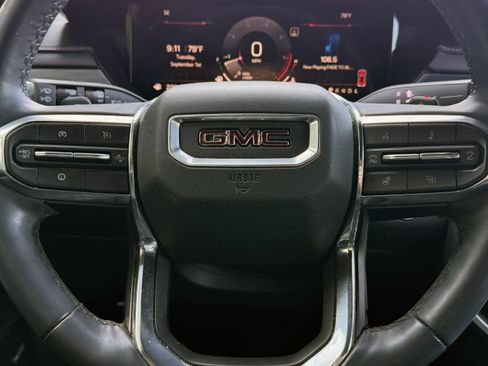 Used 2025 GMC Acadia Elevation w/ Elevation Premium Package FWD image 18