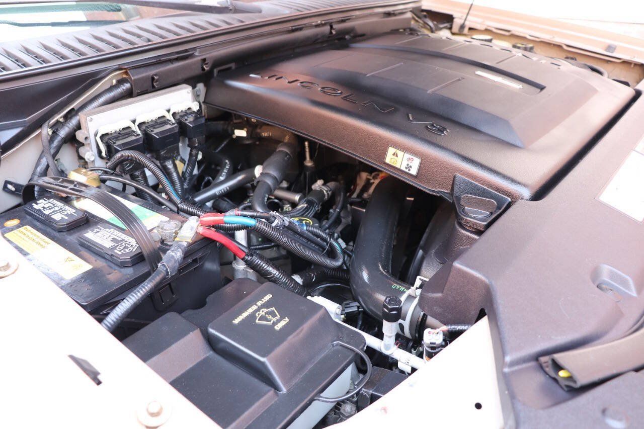 Used 2006 Lincoln Navigator Luxury RWD image 14
