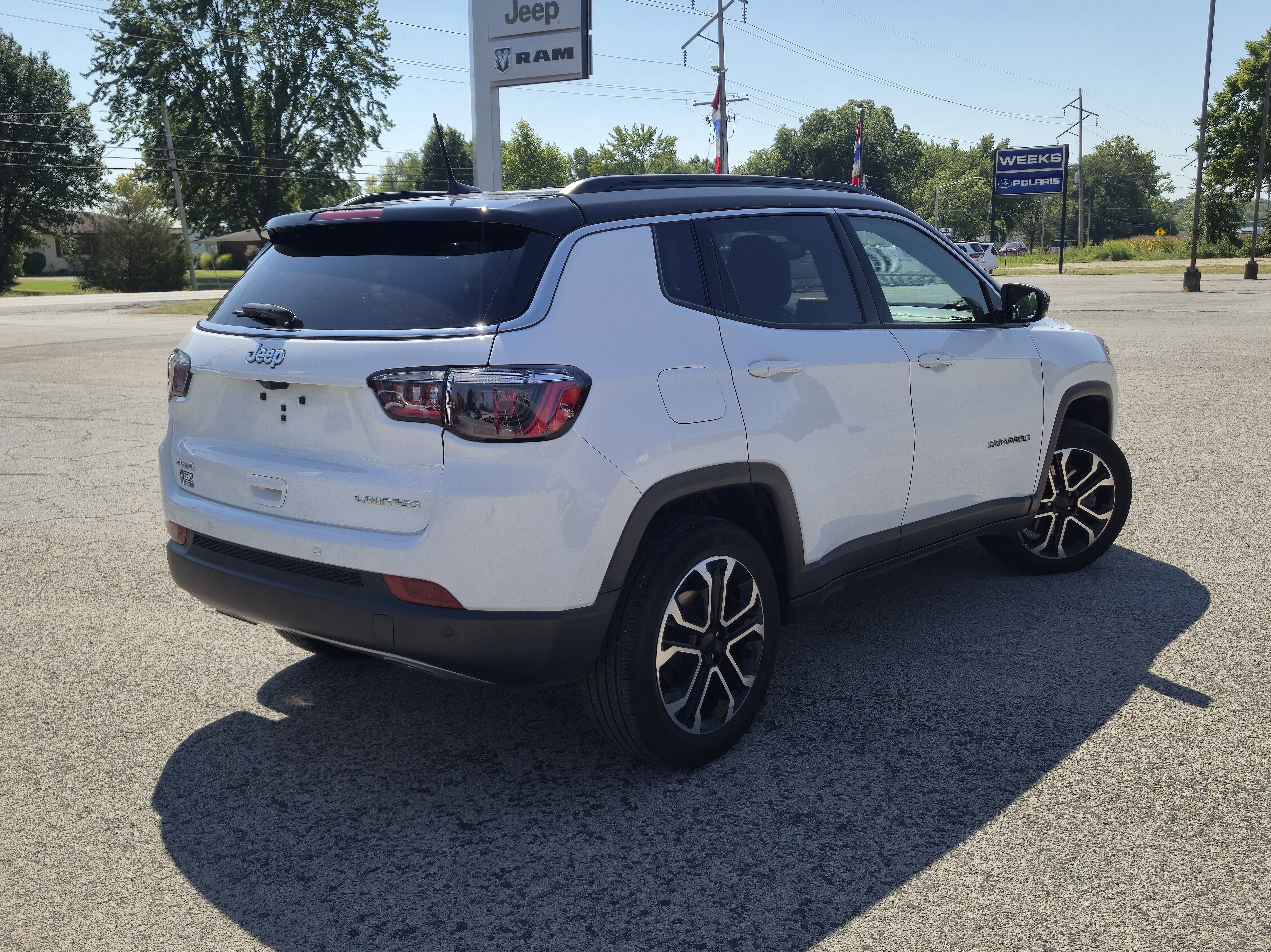 Used 2023 Jeep Compass Limited AWD/4WD image 2