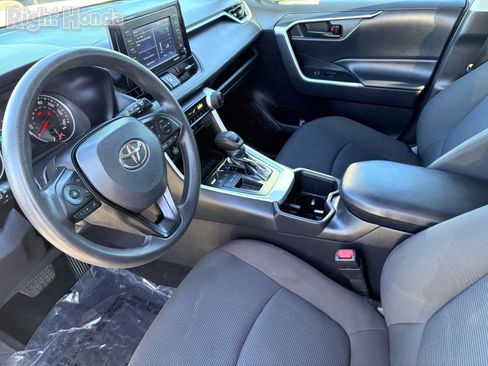 Used 2022 Toyota RAV4 LE w/ Carpet Mat Package (TMS) image 12