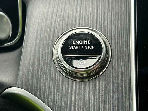 Used 2025 Mercedes-Benz GLC 300 image 28