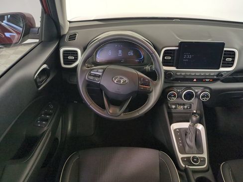 Used 2025 Hyundai Venue Limited FWD image 18