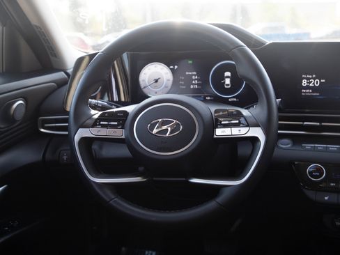 Used 2023 Hyundai Elantra SEL w/ Convenience Package FWD image 15