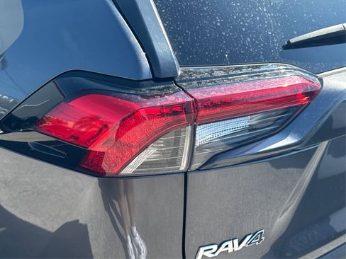 Used 2022 Toyota RAV4 XLE image 17