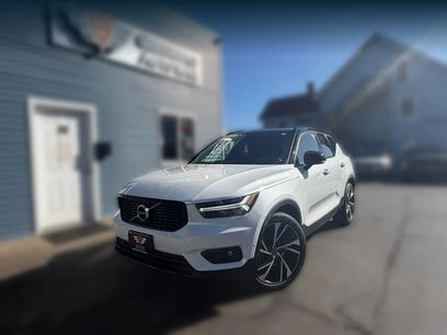 Used 2019 Volvo XC40 T5 R-Design