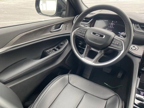 New 2025 Jeep Grand Cherokee Limited w/ Luxury Tech Group II image 54