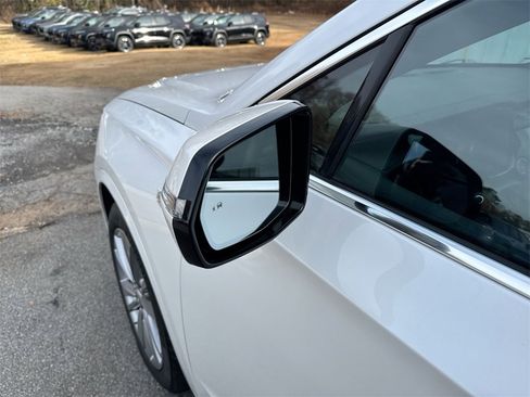 Used 2024 Cadillac XT6 Premium Luxury image 11