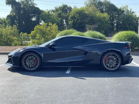 Used 2024 Chevrolet Corvette Z06 RWD image 4