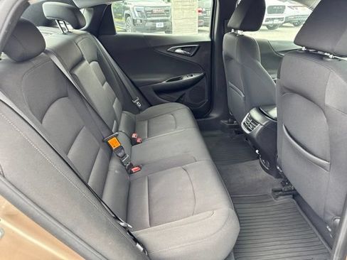 Used 2018 Chevrolet Malibu LT w/ Driver Confidence Package FWD image 32