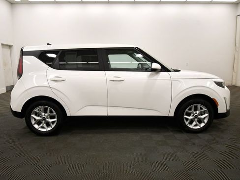 Certified 2025 Kia Soul LX FWD image 9