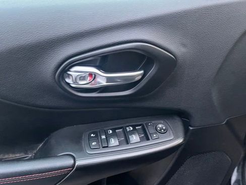 Used 2019 Jeep Cherokee Trailhawk w/ Comfort/Convenience Group image 14